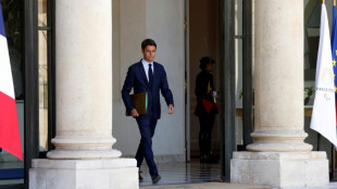 Macron aceptar&aacute; este martes la dimisi&oacute;n del gobierno franc&eacute;s, que seguir&aacute; en funciones