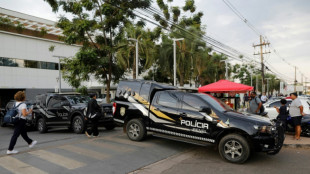 Brésil: Bolsonaro doit passer la nuit à l'hôpital après un malaise