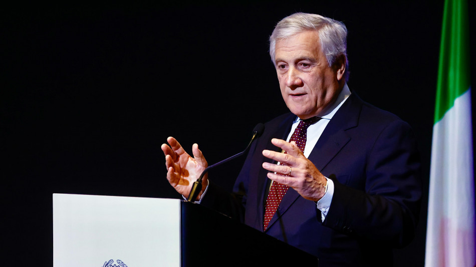 Tajani, 'vicino agli agenti feriti da estremisti violenti'