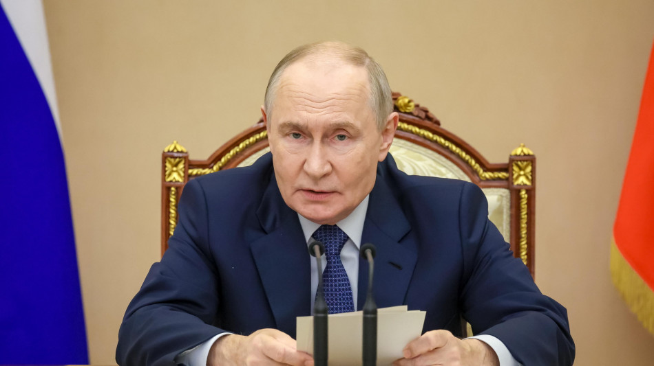Putin, 'miglioreremo la difesa aerea per distruggere armi spaziali'