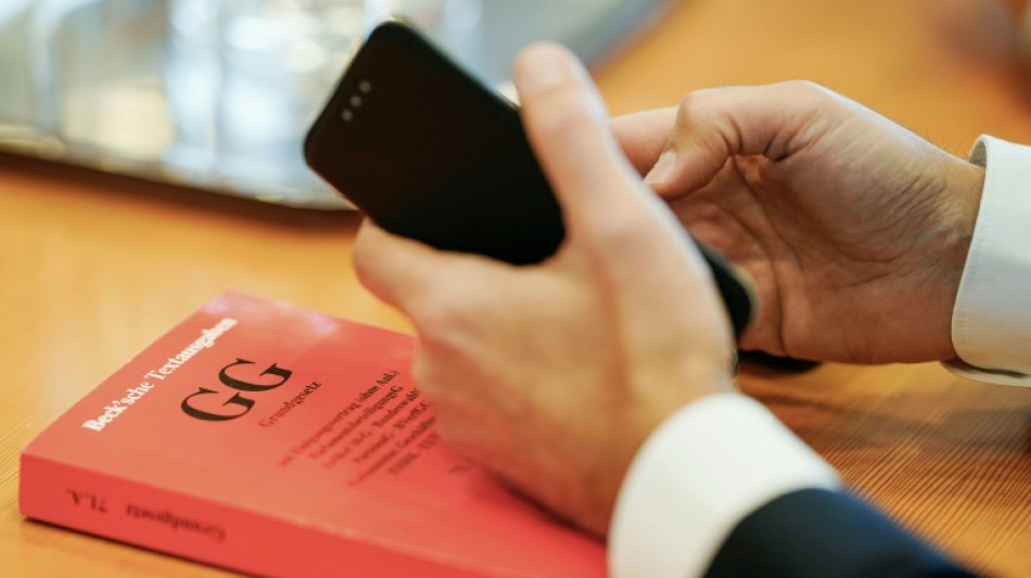 Bundesverfassungsgericht entscheidet &uuml;ber Altersgrenze f&uuml;r Notare