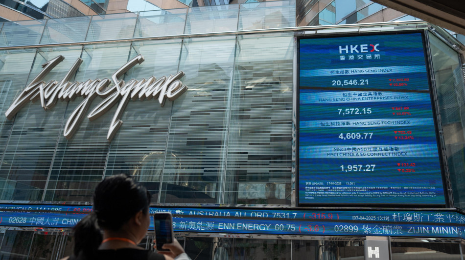 Borsa: Hong Kong poco mossa, apre a -0,06%