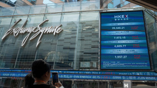 Borsa: Hong Kong poco mossa, apre a -0,06%