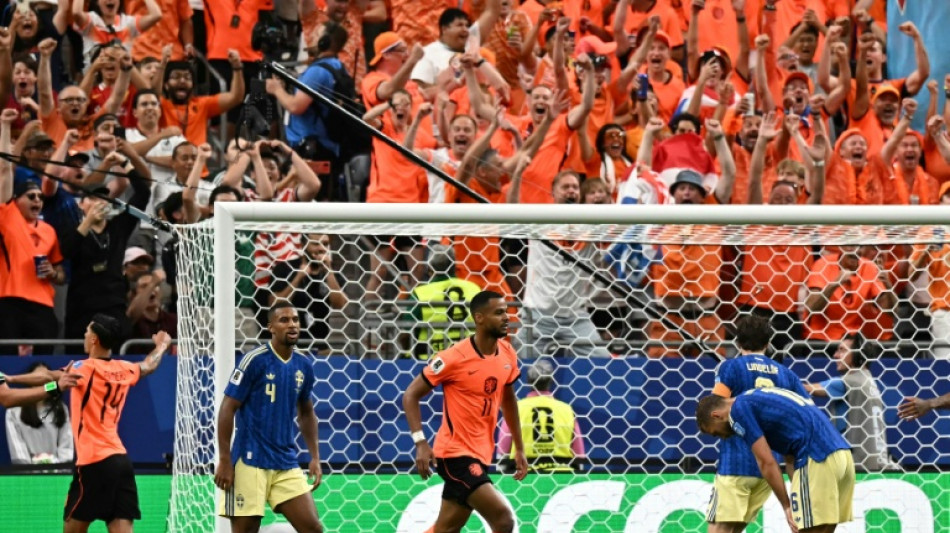 Netherlands thump Sweden in Houston to get World Cup liftoff