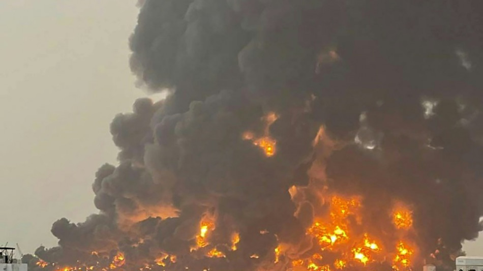 Israel bombardea ciudad de Yemen tras ataque de los rebeldes hut&iacute;es en Tel Aviv