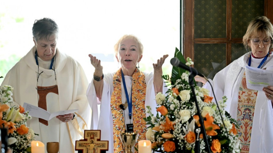 Una ceremonia clandestina de ordenaci&oacute;n de sacerdotisas cerca del Vaticano