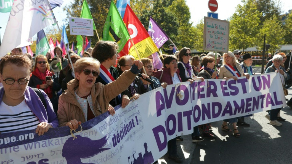 Le Parlement adopte d&eacute;finitivement une loi r&eacute;habilitant les femmes condamn&eacute;es pour avortement