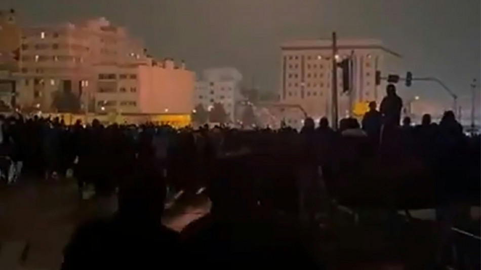 Massenproteste im Iran gehen weiter - Aktivisten sprechen von "Massaker" 