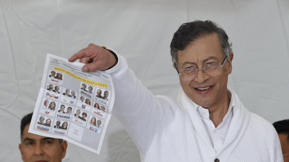 Colombia, vietato al presidente Petro di usare X per fini elettorali
