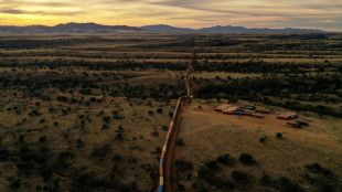 Un gigantesque mur de conteneurs va &ecirc;tre d&eacute;mantel&eacute; &agrave; la fronti&egrave;re am&eacute;ricano-mexicaine