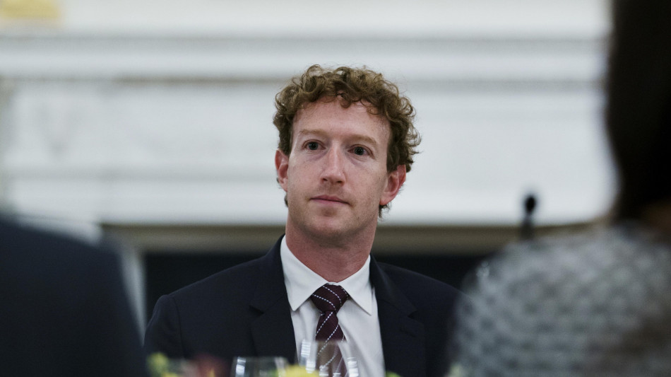 Ft, 'Meta lavora a una versione IA di Zuckerberg per interagire con lo staff'