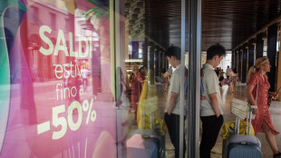 Confcommercio Milano, pre saldi sono presa in giro che erode 20% di mercato