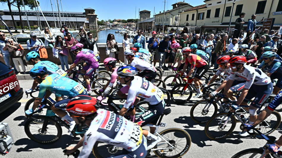 ++ Giro: Vingegaard vince la 9/a tappa, Eulalio resta in rosa ++