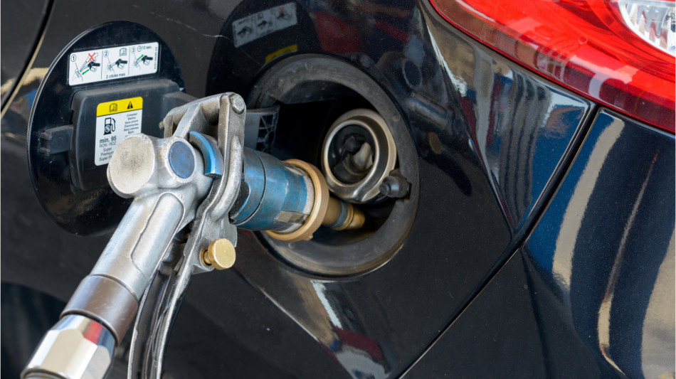 Auto, sul sito Mimit il decreto sugli incentivi a retrofit a gas, 21 milioni in 4 anni