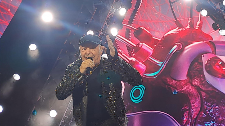 Vasco Rossi, cercher&ograve; di dare una mano a chi ha perso tutto a LA