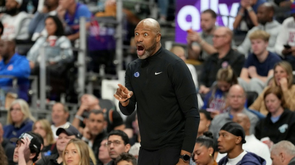 Pelicans name Mosley as coach, two weeks after Magic firing