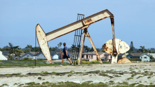 Oil extends gains after fresh US strikes