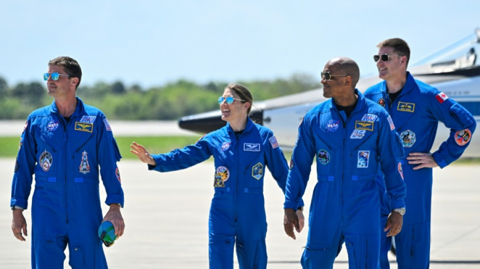 "On est pr&ecirc;ts": les astronautes arrivent sur le pas de tir pour la mission vers la Lune