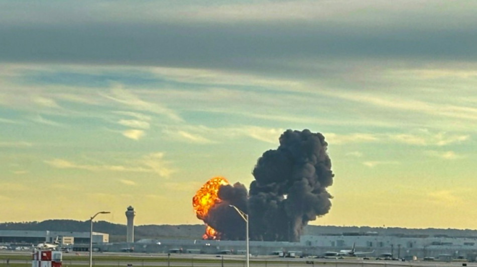 Sobe para 13 número de mortos em acidente com avião de carga nos EUA