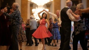 Los bailes de sal&oacute;n, un ant&iacute;doto contra la soledad para los jubilados de Liverpool