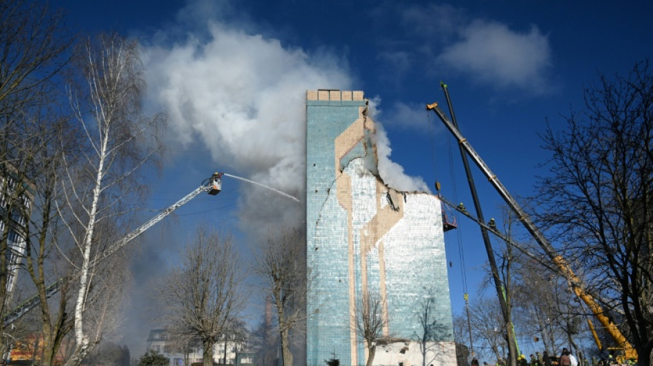 Selenskyj: Weiterhin 22 Vermisste nach russischen Angriffen auf Westukraine