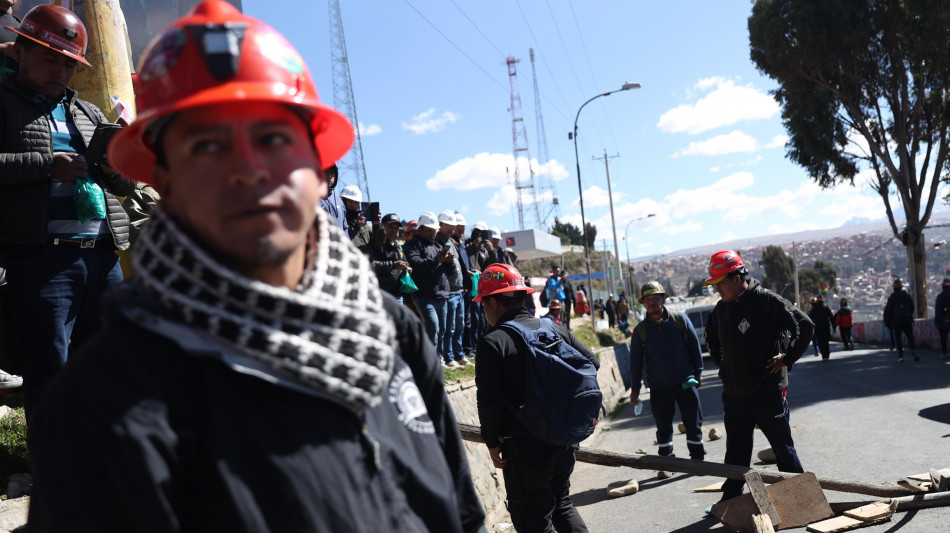 Bolivia, scontri a La Paz: i minatori chiedono le dimissioni del presidente Paz