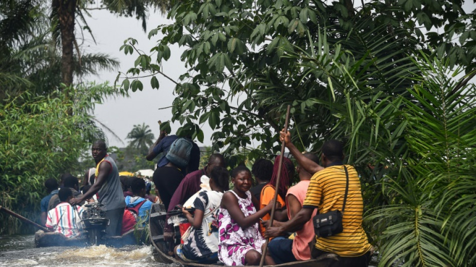 "Tout est d&eacute;vast&eacute;": au Nigeria sous les eaux, le desespoir des sinistr&eacute;s