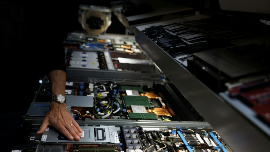 Amazon busca fazer a diferen&ccedil;a na batalha para treinar IA