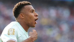 Traumtor nach Elfmeter-Patzer: Mbapp&eacute; l&auml;sst Frankreich jubeln