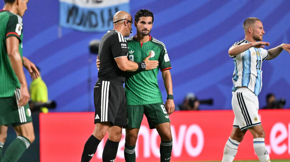 Mondiali: mancata espulsione di Messi, l'Algeria fa ricorso alla Fifa