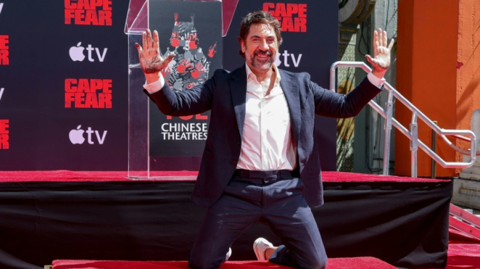 L'acteur Javier Bardem laisse ses empreintes sur Hollywood Boulevard