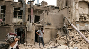 EEUU bombardea cerca de estrecho, Ir&aacute;n promete vengar muerte de jefe de seguridad