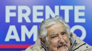 Expresidente uruguayo Mujica sale del hospital y asiste a acto pol&iacute;tico