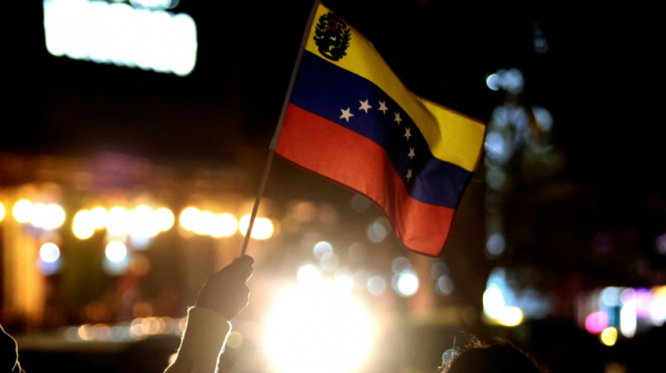 Opositores refugiados em embaixada argentina em Caracas chegam aos EUA