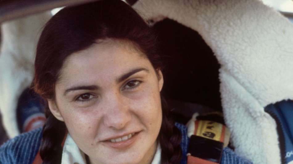 Ana Girardot dans la combinaison de la pilote Michèle Mouton pour une mini-série