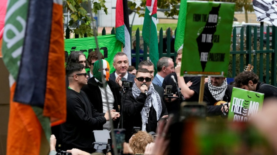 Verfahrensfehler: Terror-Verfahren gegen Kneecap-Rapper in Großbritannien eingestellt