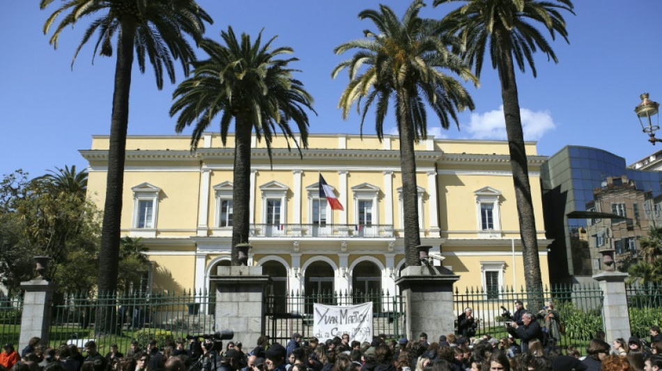 Recueillement et appels au calme en Corse apr&egrave;s la mort de Colonna