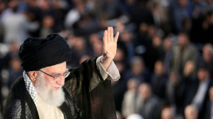 Iranianos come&ccedil;am a se reunir para funeral do aiatol&aacute; Ali Khamenei