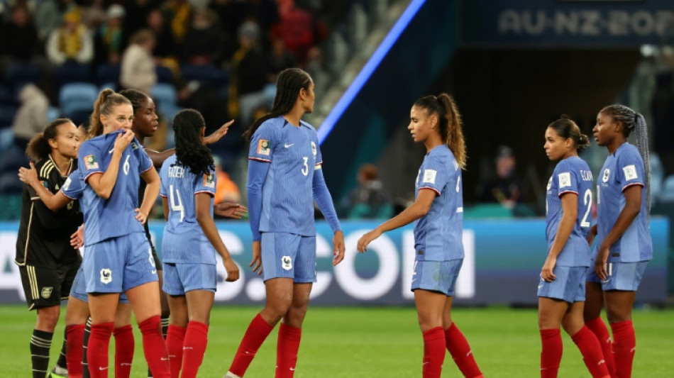 Mondial: entr&eacute;e manqu&eacute;e et euphorie enray&eacute;e pour les Bleues de Renard